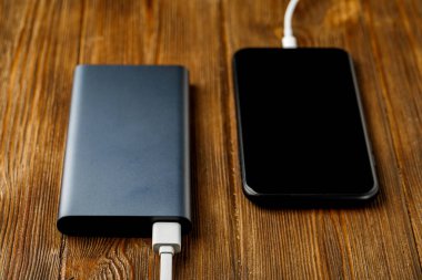 Power Bank ile Usb kablosu üzerinden şarj akıllı telefon