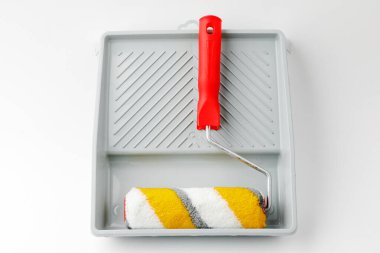 Boya yapmak için boya silindirleri. Yenileme ve inşaat konsepti