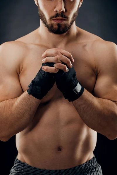 Primer Plano Mano Boxeador Masculino Con Vendajes Boxeo Puños Luchador — Foto de Stock