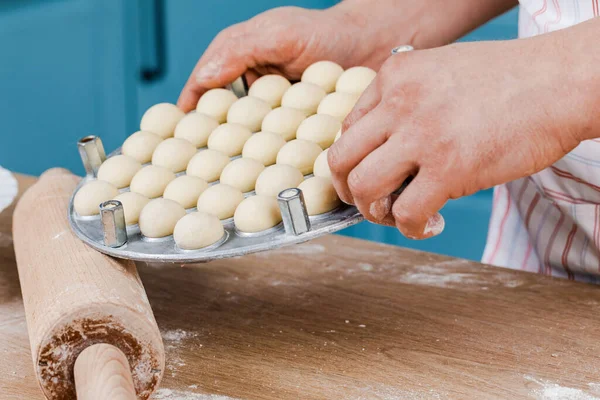 Cocinero Cocina Hace Albóndigas Concepto Cocinar — Foto de Stock