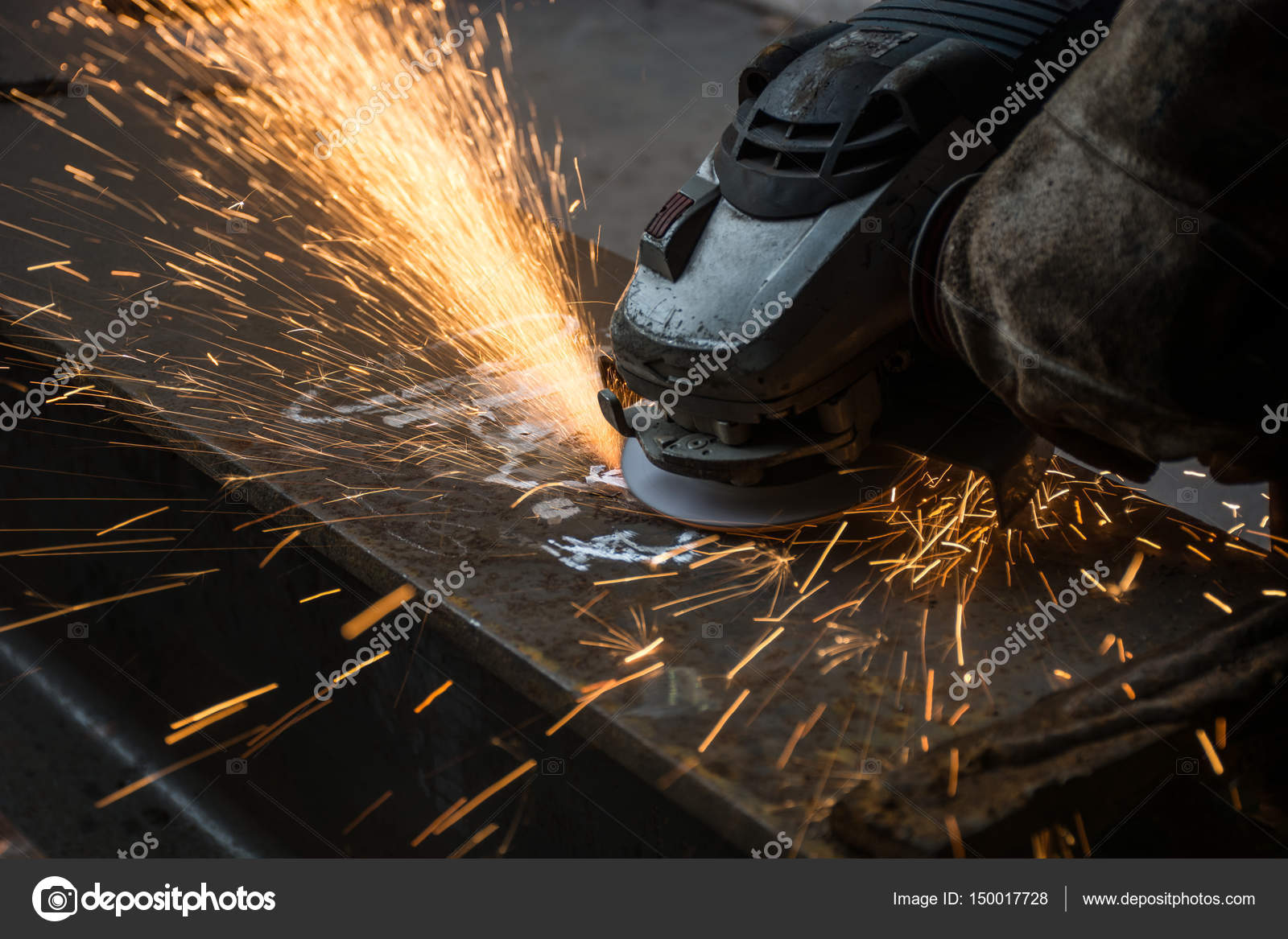 Worker cutting metal with grinder.Spark while grinding iron — Stock