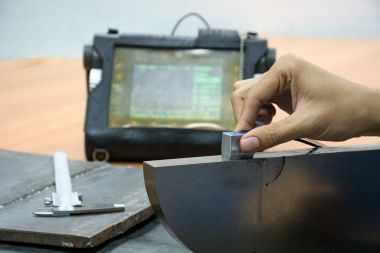 Kaynak denetim tarafından bulunan iç hatası için ultrasonik test