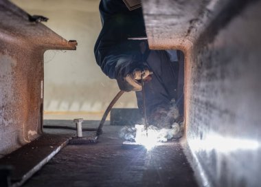 Alt yapısı kalkan Metal Ark kaynağı süreci tarafından imal