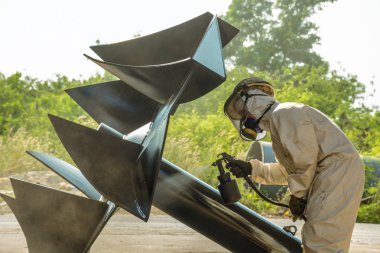 atölyede makine bölümü fan açık boya işçisi