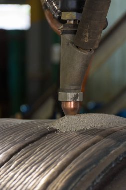Kaynak tarafından çelik roll sert yüzey kaplama işlemi ark daldırın
