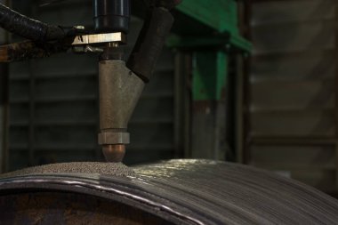 Kaynak tarafından çelik roll sert yüzey kaplama işlemi ark daldırın