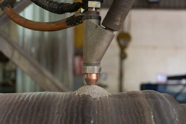 Накладка зварювання твердої поверхні сталевого рулону процесом дугового зварювання Ліцензійні Стокові Зображення