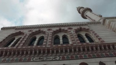 Dua etmek için Müslüman Tapınağı