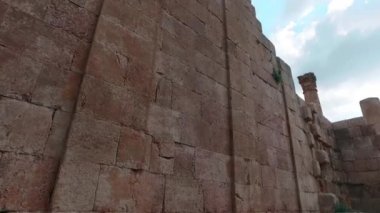 Antik bir Roma Tapınağı, antik tarihi duvar