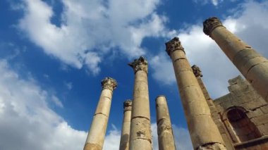 Antik bir Roma temple_2 eski sütunları