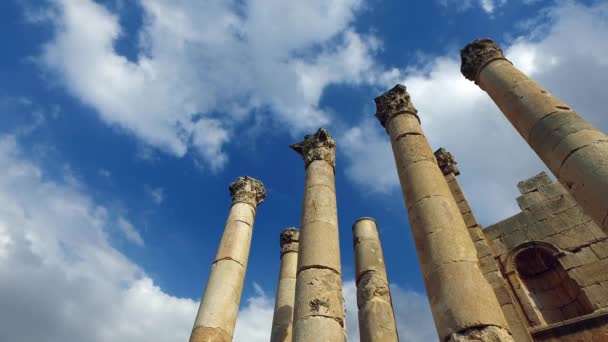 Ancient columns of an ancient Roman temple _ 2 — стоковое видео