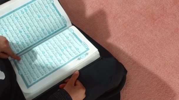 A woman in a hijab reads the Koran at home 2. — Stock Video