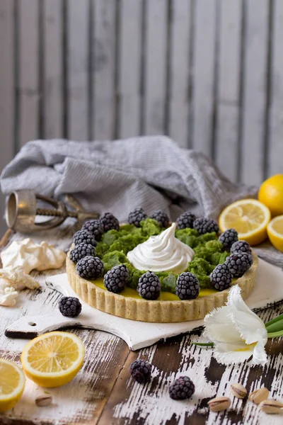 Lemon dengan blackberry — Stok Foto