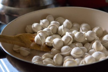 eti köfte - Rusya mantı haşlanmış.