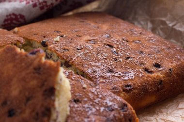 İrmik kek üzümlü