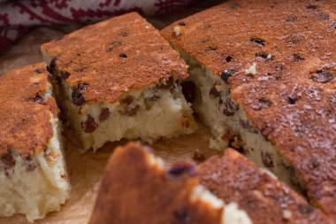 İrmik kek üzümlü