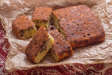 İrmik kek üzümlü