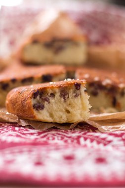 İrmik kek üzümlü