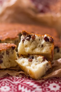 İrmik kek üzümlü