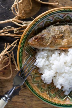 pirinç kızarmış levrek