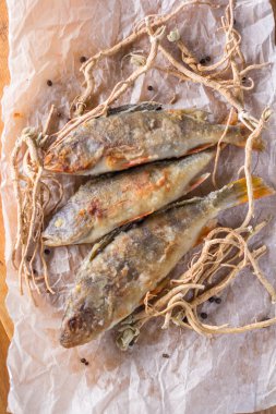 Pan kızarmış levrek