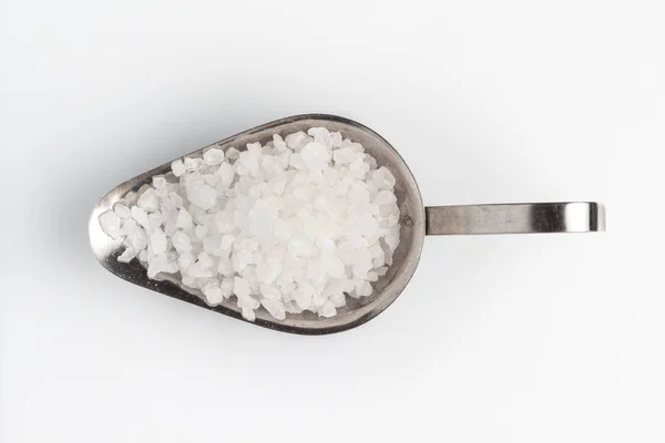 Tengeri só, egy vas-tál — Stock Fotó