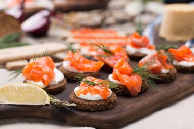 Geleneksel Norveç mutfağı - Brunost ve balık