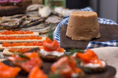 Geleneksel Norveç mutfağı - Brunost ve balık