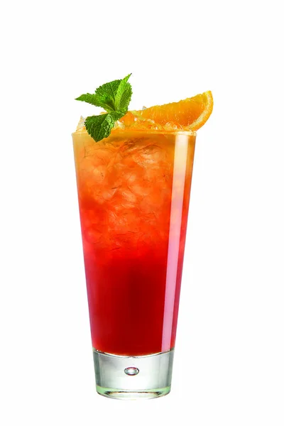 Cocktail rosso con arancia — Foto Stock