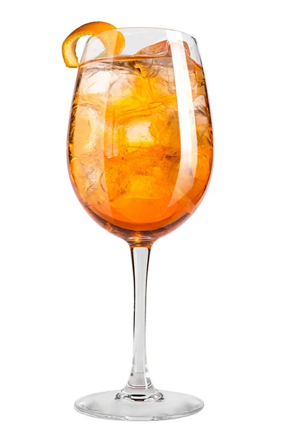 Освіжаючий коктейль з прикрасою апельсинової шкірки — стокове фото