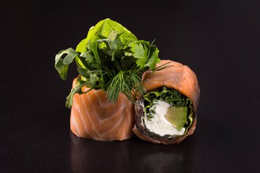 Rulo Yeşiller ve somon ile