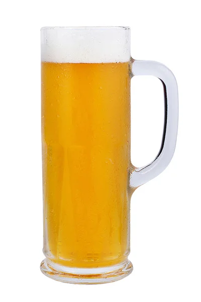 Una taza de cerveza de cerveza ligera clásica. Refrescante cerveza ligera sobre un fondo blanco. Jarra de Toby . —  Fotos de Stock