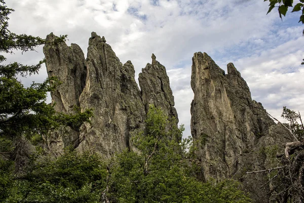 Panoramik Dağları ve kayalıklarla, Güney Ural. Dağlarda yaz. — Stok fotoğraf