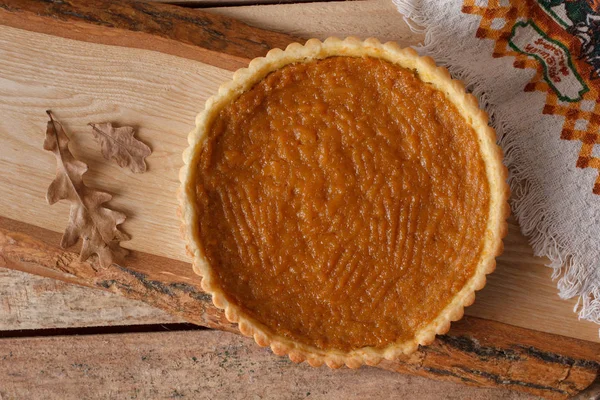 Fresh Homemade Pumpkin Pie made for Thanksgiving. Pie on a wooden background. Rustic. — Stock Photo, Image