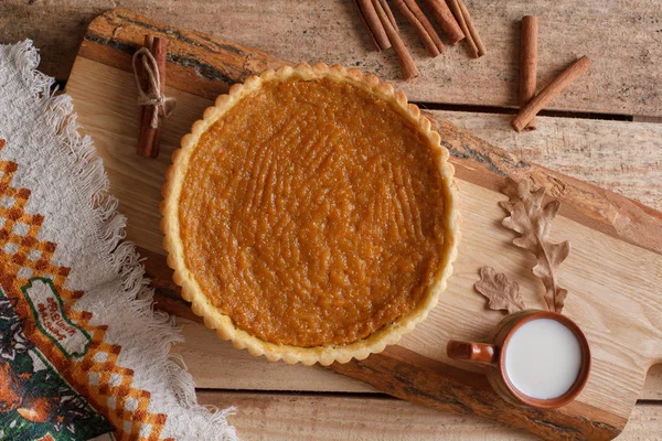 Fresh Homemade Pumpkin Pie made for Thanksgiving. Pie on a wooden background. Rustic. — Stock Photo, Image