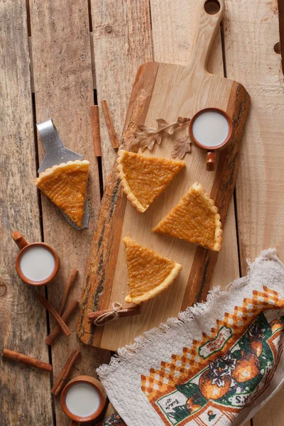 Fresh Homemade Pumpkin Pie made for Thanksgiving. Pie on a wooden background. Rustic. — Stock Photo, Image