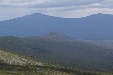 Panoramik Dağları ve kayalıklarla, Güney Ural. Dağlarda yaz. Seyahat.
