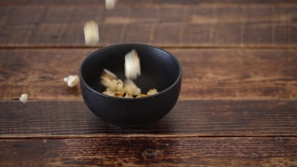 Popcorn Falls Black Bowl Wooden Background White Fluffy Pieces Popcorn — Stock Video