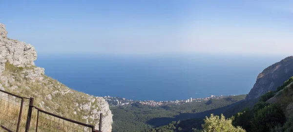 Magnífica vista panorâmica para as montanhas e para o mar da península da Crimeia . — Fotografia de Stock