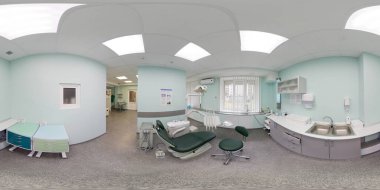 Modern bir Avrupa Diş Kliniği 'nin panoramik görüntüsü. Modern ekipmanlar. Diş muayenehanesinde küresel yansıma. Parlak renkler.