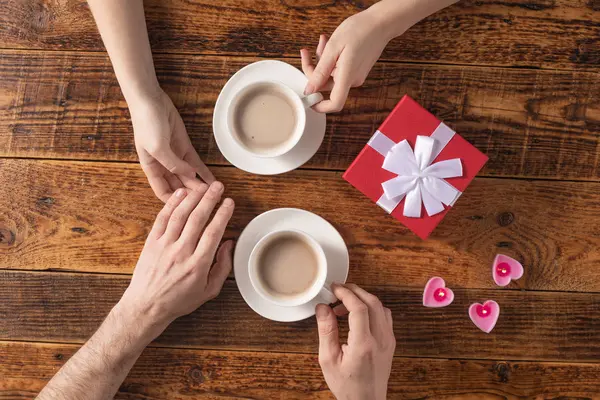 Valentine's Day celebration concept. A nice gift for your loved — Stockfoto