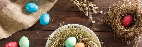 Zátiší Velikonočních Vajíček Ptačím Hnízdě Dřevěném Pozadí Rustic Dekorace Přírody — Stock fotografie