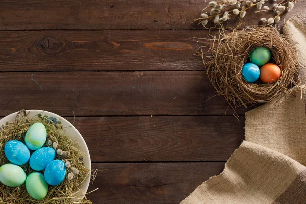 Bodegón Muchos Huevos Pascua Colores Sobre Fondo Madera Rústico Decoración — Foto de Stock