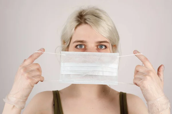 Mulher Usando Máscara Protetora Médica Para Proteção Saúde Contra Vírus — Fotografia de Stock