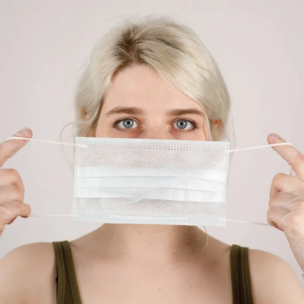 Mulher Usando Máscara Protetora Médica Para Proteção Saúde Contra Vírus — Fotografia de Stock