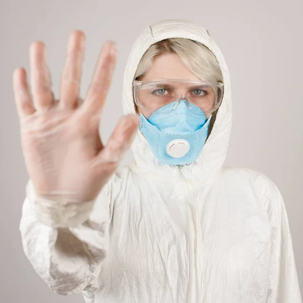Sağlığı Viral Salgın Bulaşıcı Hastalıklardan Korumak Için Koruyucu Kıyafetli Solunum — Stok fotoğraf