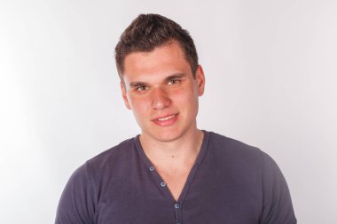 yakışıklı seksi adam maço portre içinde izole Studio