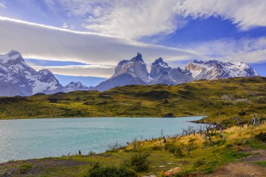 Mavi Göl'de Torres del Paine Park - Şili