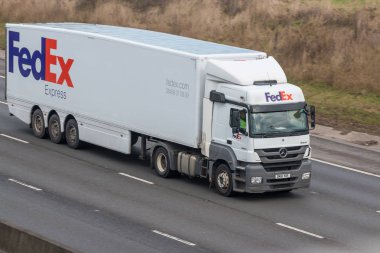FedEx kamyoneti hareket İngiliz otoyolu