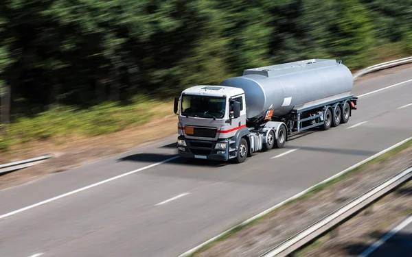 Stortbak onderweg — Stockfoto